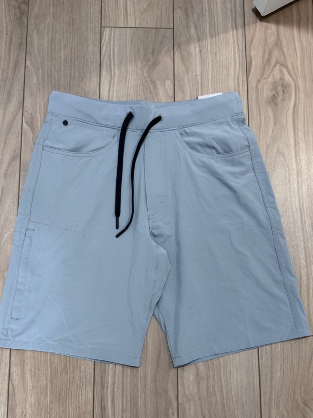 NWT Wrangler All Terrain Gear Gray Comfort Shorts Size 30